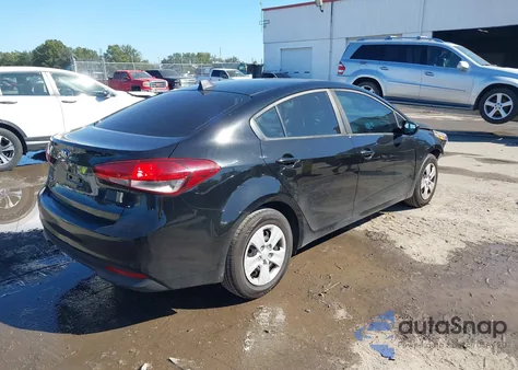 2017 Kia Forte Lx z USA, uszkodzony, nr VIN 3KPFK4A7XHE010089